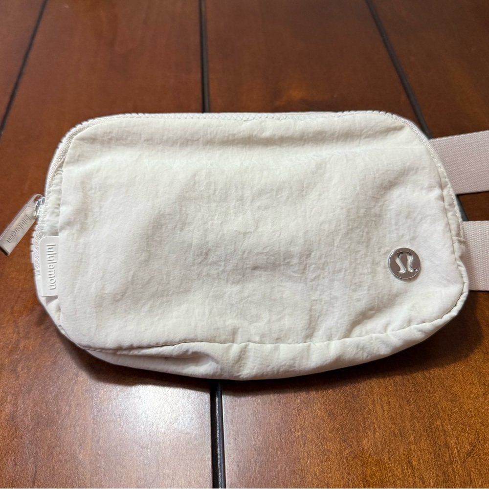 Lululemon Everywhere Belt Bag 1L